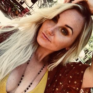 Meet your Posher, Laina